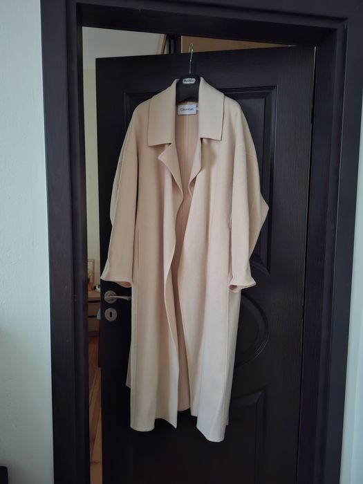 Вълнено палто наCalvin Clein