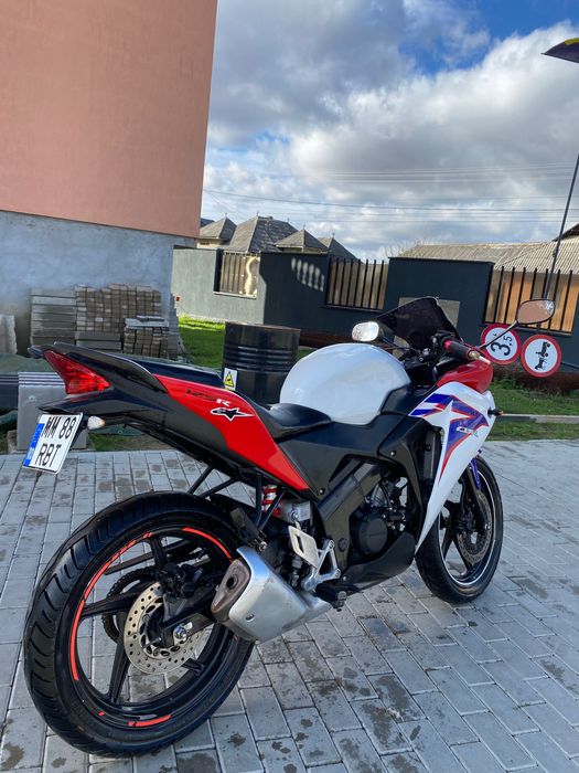 Vând Honda Cbr 125R A1 sau schimb cu cross suzuki rmz 250/450
