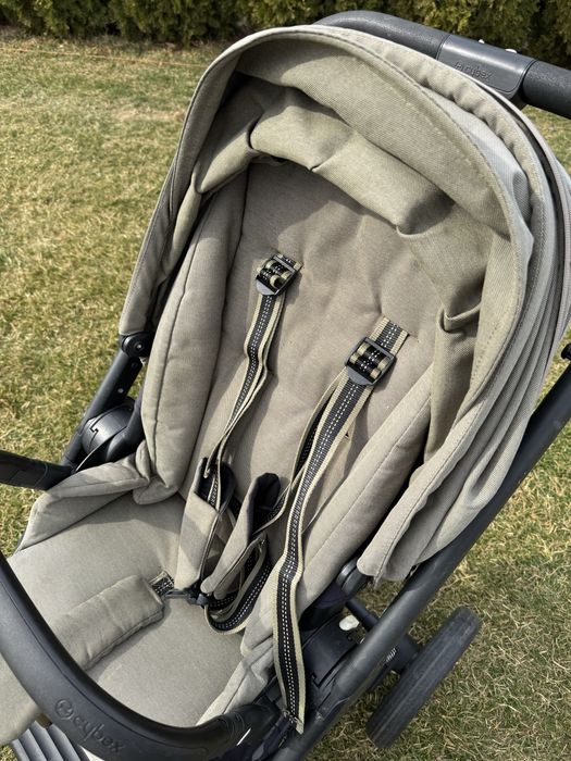 Cybex Balios S Lux 2 in 1 reversibil + cadou sac pentru carucior lana