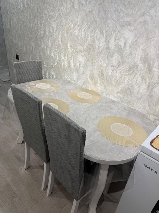 Продам кухонный стол