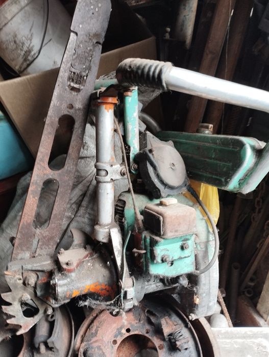 Продам бензопилу Урал