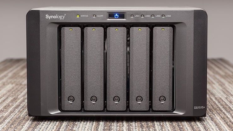 Продавам NAS Synology DS1515+