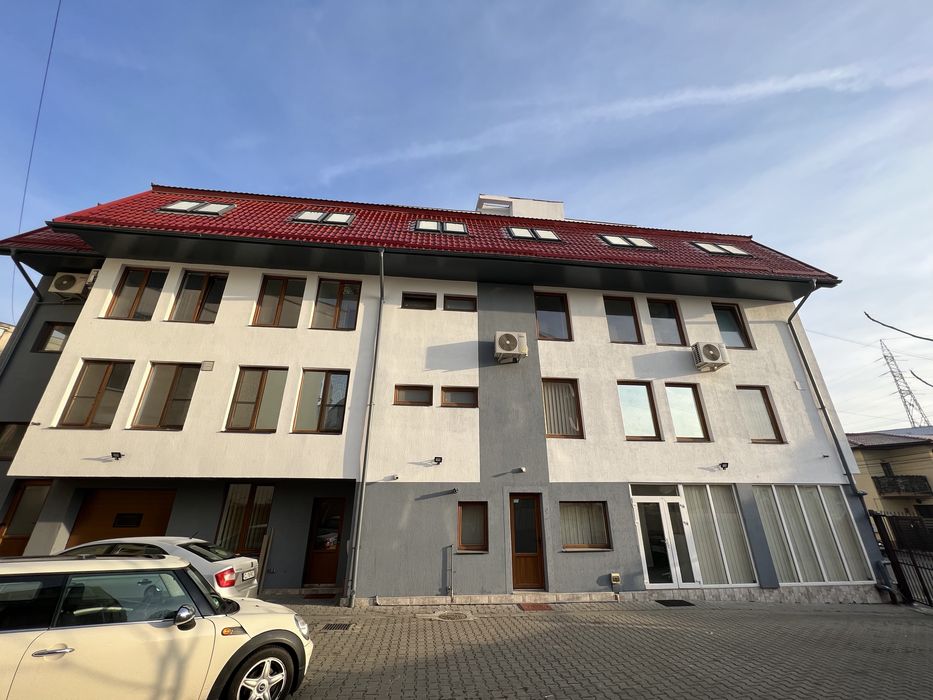 Ocazie!! 2700eur/mp.Imobil 125mp etaj 1 format din 3 apartamente. Curte privata