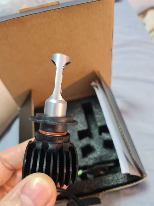 Becuri led auto cu radiator