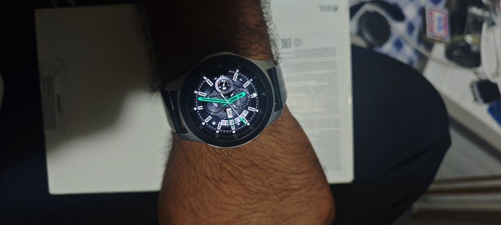 Samsung watch ideal xotira 4 GB rasm music  xullas hamma narsani ochad