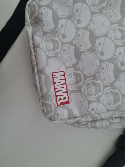 Продам сумочку на длинном ремешке