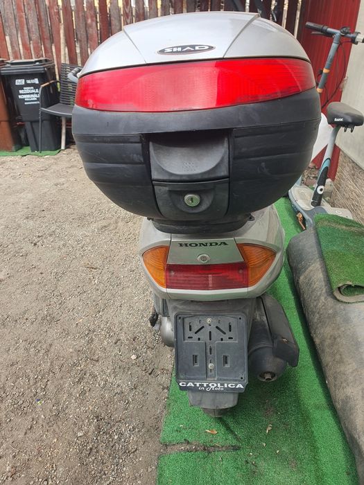 Scuter HONDA LEAD, 1.825 m. L. adusă din Italia.