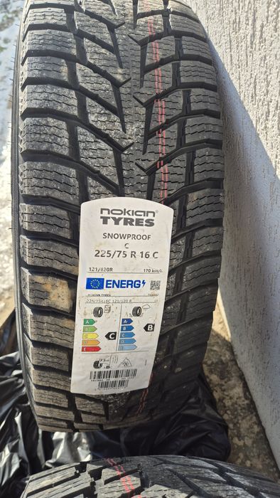 Roti NOI Mercedes Sprinter/Vw Crafter 225 75r16C 121R iarna NOKIAN