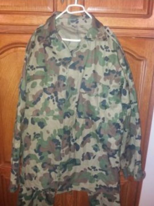 Costum camuflaj mozaic neimblanit si imblanit