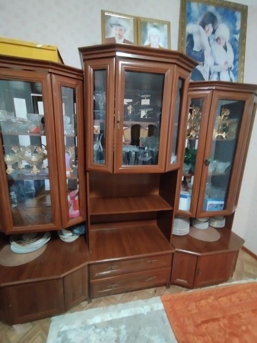 Сервант в отличном состоянии