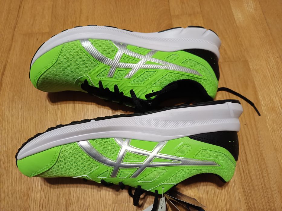 ASICS Jolt 3      .