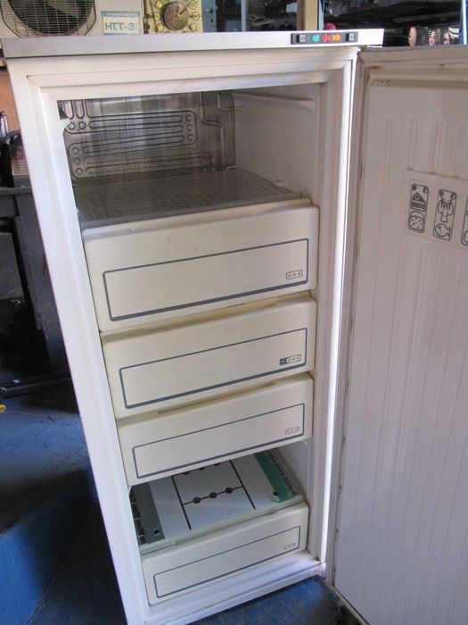 Фризер висок 125 см.