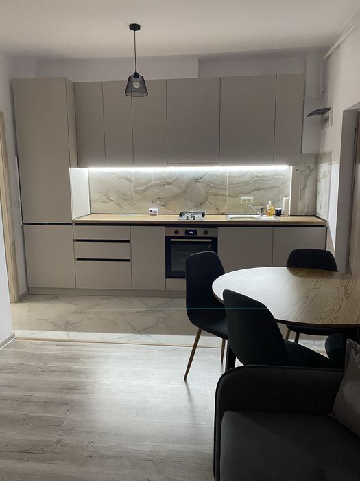 Inchiriez apartament