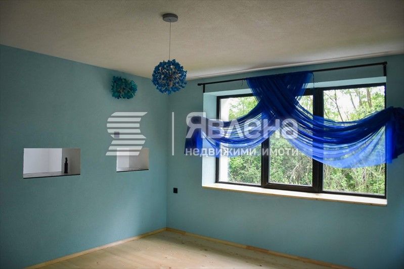 Продава се Къща в с. Драгичево, Област Перник - 320 кв.м за 1594 €/кв.м - Снимка #2