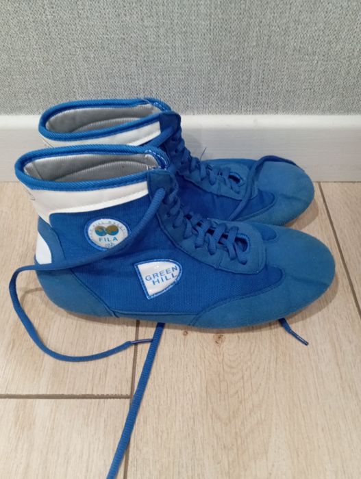 Продам борцовки детские одевали 2 раза. Могу доставить до места сам