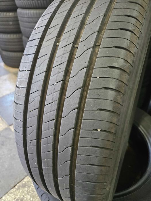 2бр 215/55/17 GOODYEAR 6,5мм грайфер дот:22г безплатен монтаж