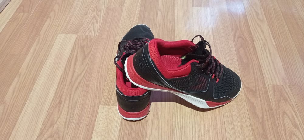 Мъжки маратонки почти нови.