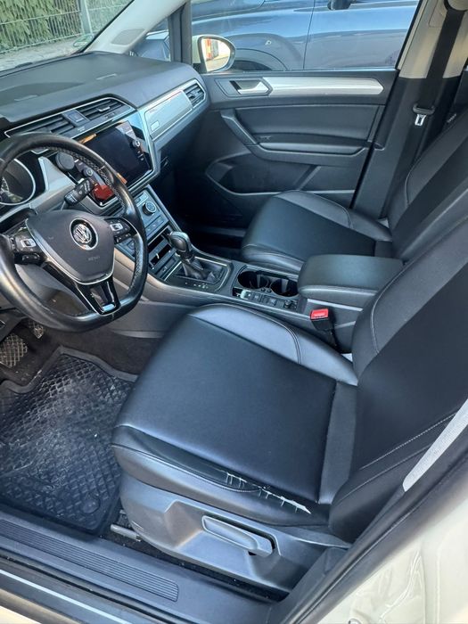 VOLKSWAGEN Touran 2020 — imagine 4