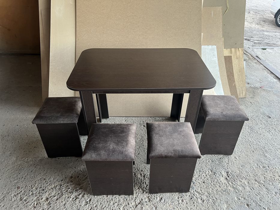 Продаётся Новый Кухонный стол и табуретки