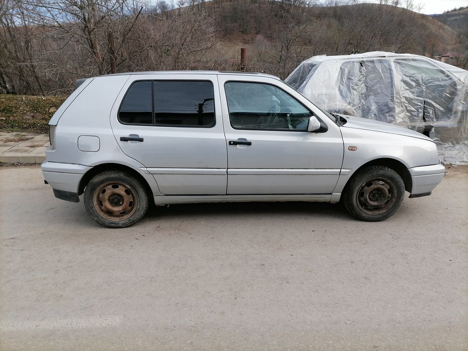 Vw golf 3 1.6 75 На Части