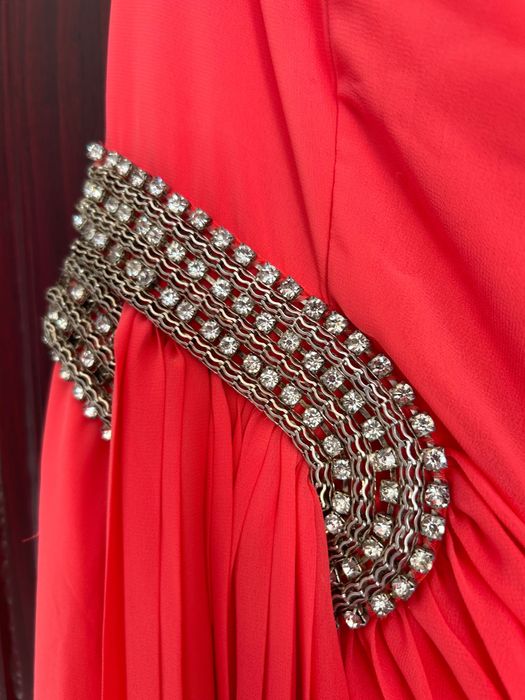 Официални роклии