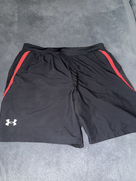 Спортни къси панталони Under Armor L размер с мрежичка