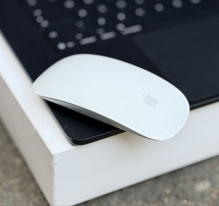 ГАРАНЦИОНЕН!!! Apple MACBOOK AIR 15” M5, 16GB RAM, 512GB SSD, Midnight + Apple Magic mouse + Чанта