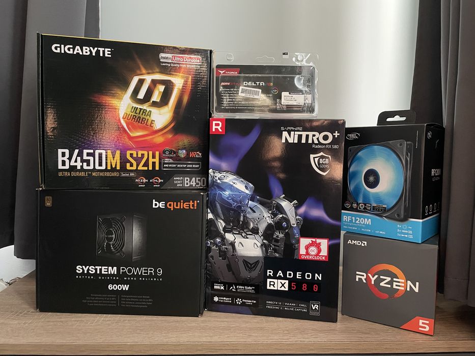 Настолен компютър / PC