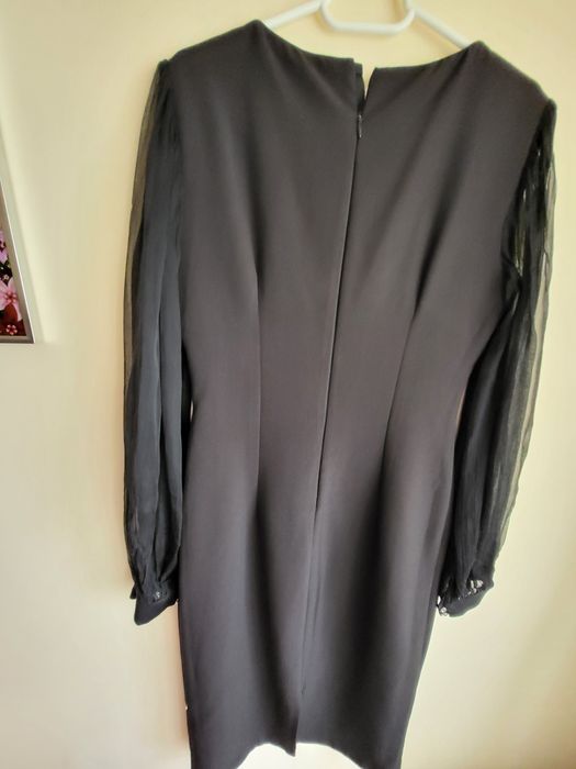 Rochie cu maneci de voal