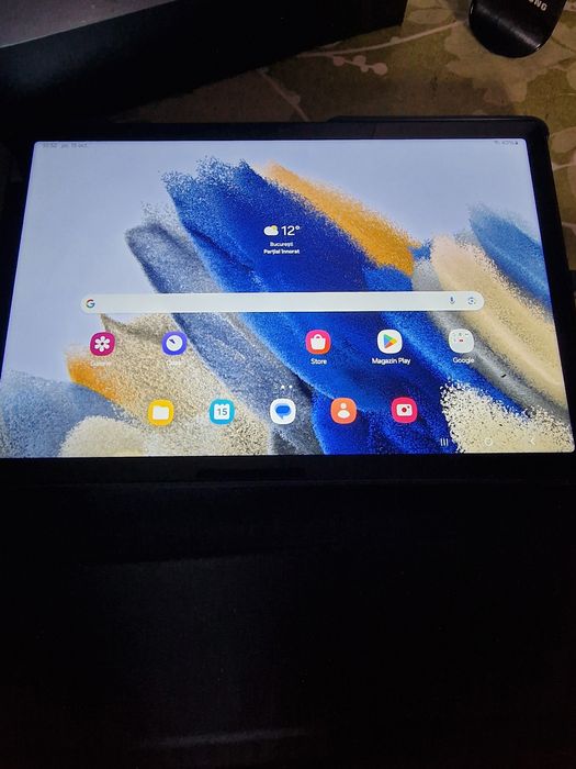 Vînd urgent tabletă samsung galaxy A 8