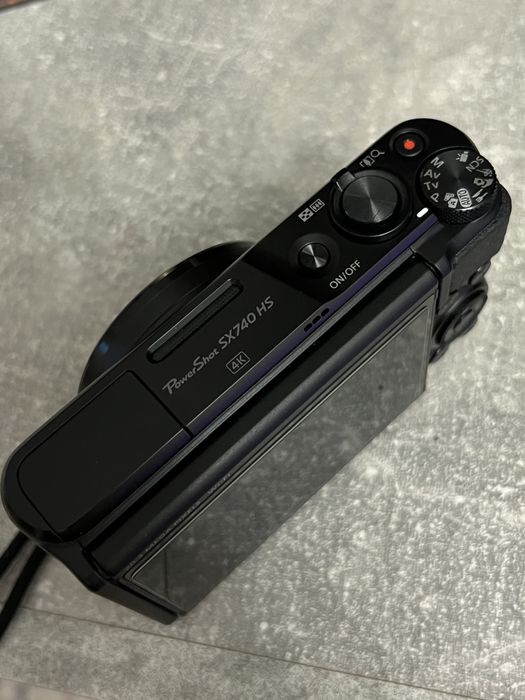 Камера Canon SX740 HS