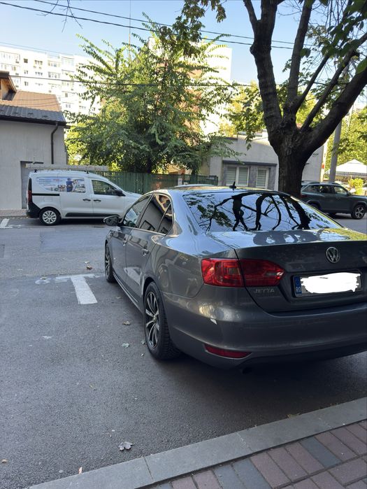 Volkswagen Jetta 2013 | 1.6 TDI | Manuală | multe investitii recente | 3100€