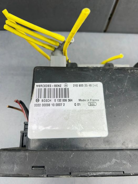 Pompa vacuum inchidere 2108002548 Mercedes-Benz E-Class 1996