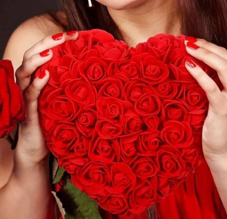 Сърце от рози в луксозна  кутия – романтичен подарък