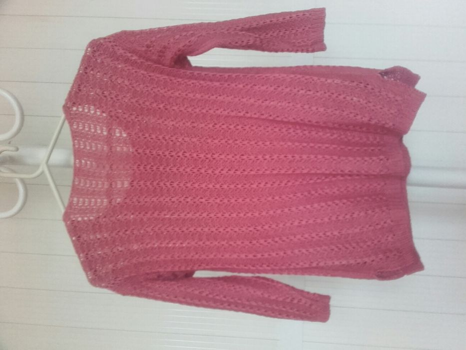 Интересен пуловер