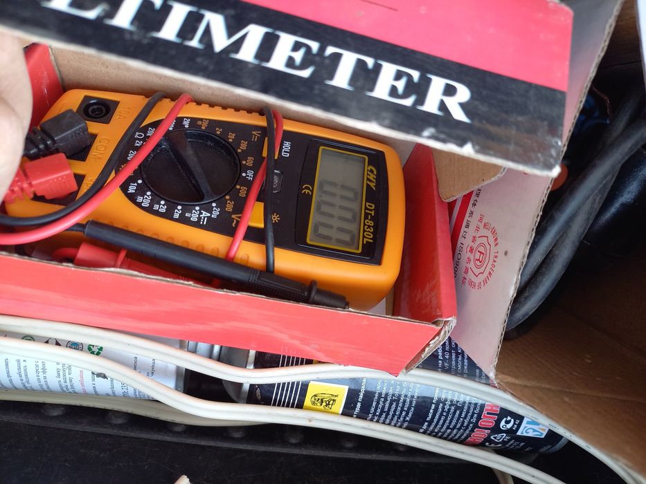 Ящик продам все для электрика