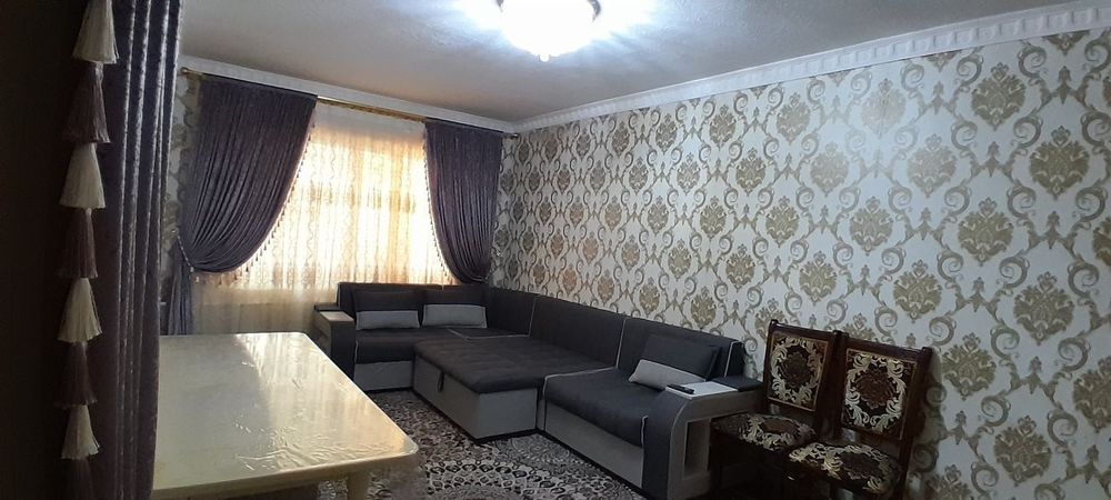 3 хонали уй сотилади. 3 кичик нохия 45 уй 47 хонадон.