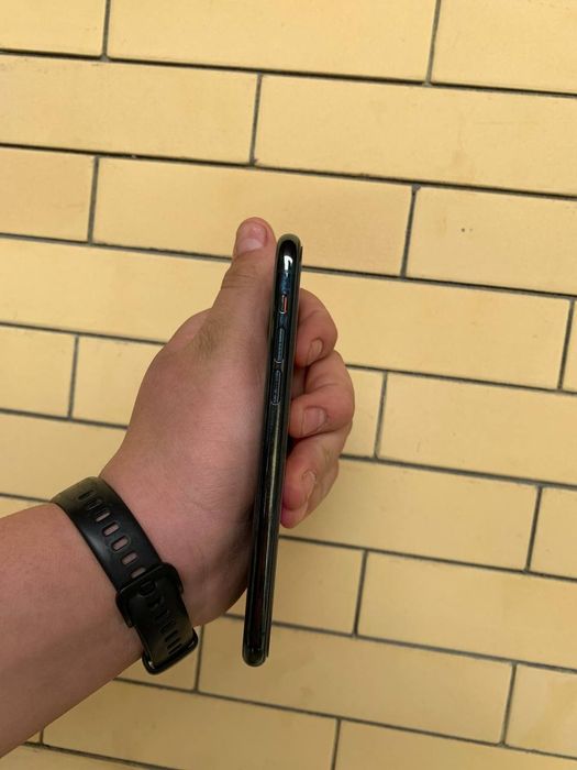 Срочно продаётся IPhone 11 pro в хорошем состоянии