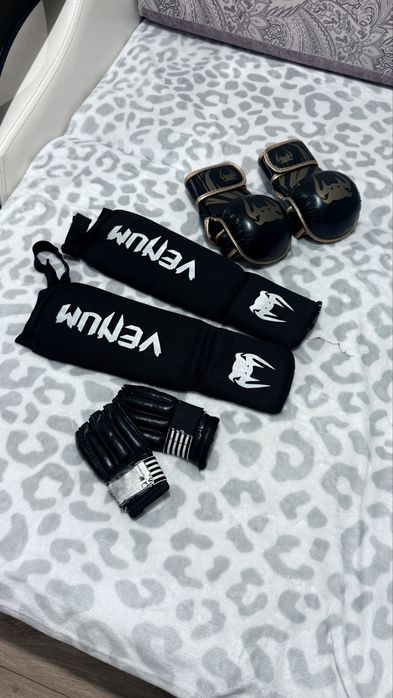Продам черпешки , футы Venum + перчатки