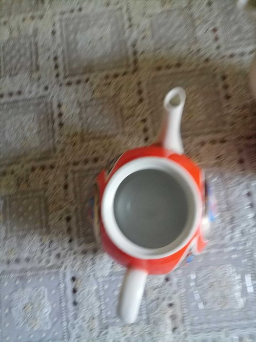 Продам фарфоровый заварник.