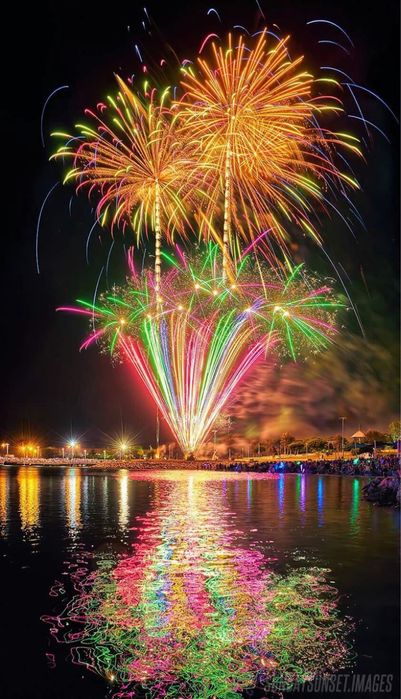 Салют , Пиротехника , Бенгальские свечи , Праздничные Салюты , Петарды