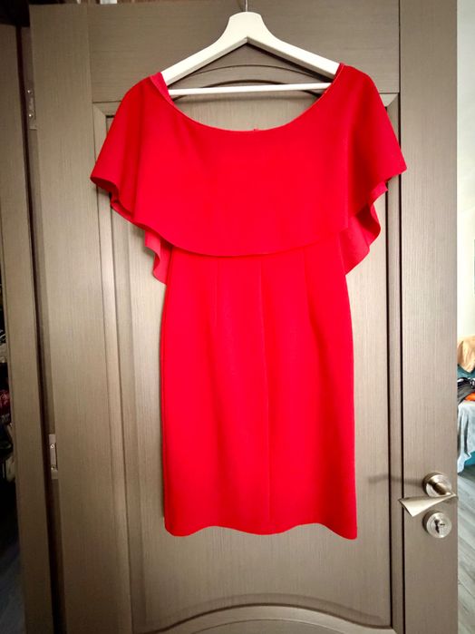Vand rochie rosie marimea S