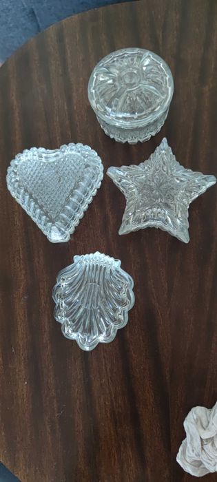 Стъклени купички/чинийки с капачета различни форми