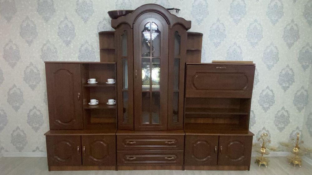 Стенка для гостиной (сервант)

Продаётся мебельная стенка