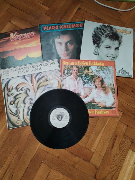 Запазен грамофон Филипс и плочи