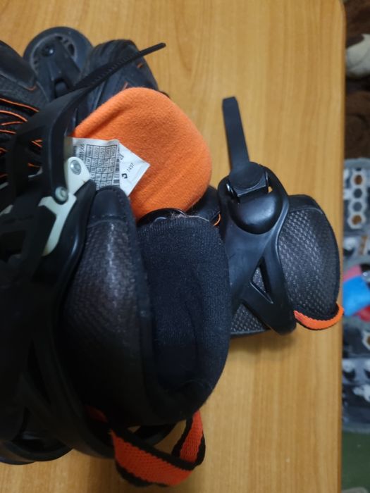 Role de culoare negru cu portocaliu