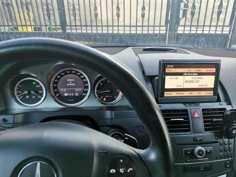 Vând / Schimb  cu 4x4 automat. Mercedes C220