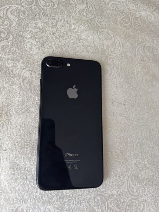 Продам айфон 8+ идиалный