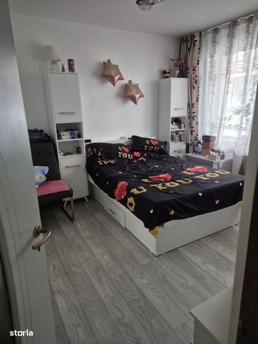 Apartament decomnadat cu 3 camere,2 bai,gradina si parcare ,zona Eroil