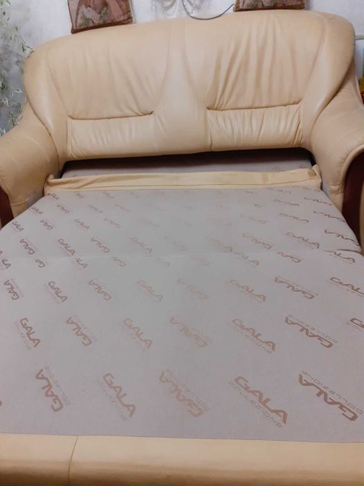 Холна гарнитура (1 разтегателен диван, 2 фотьойла -1ят е разтегателен)